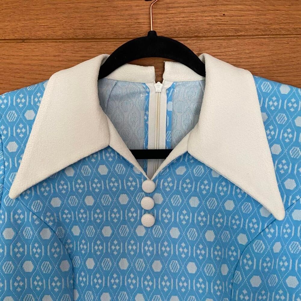 Vintage 70s blue and white daggar collar mini dress - Picture 2 of 6